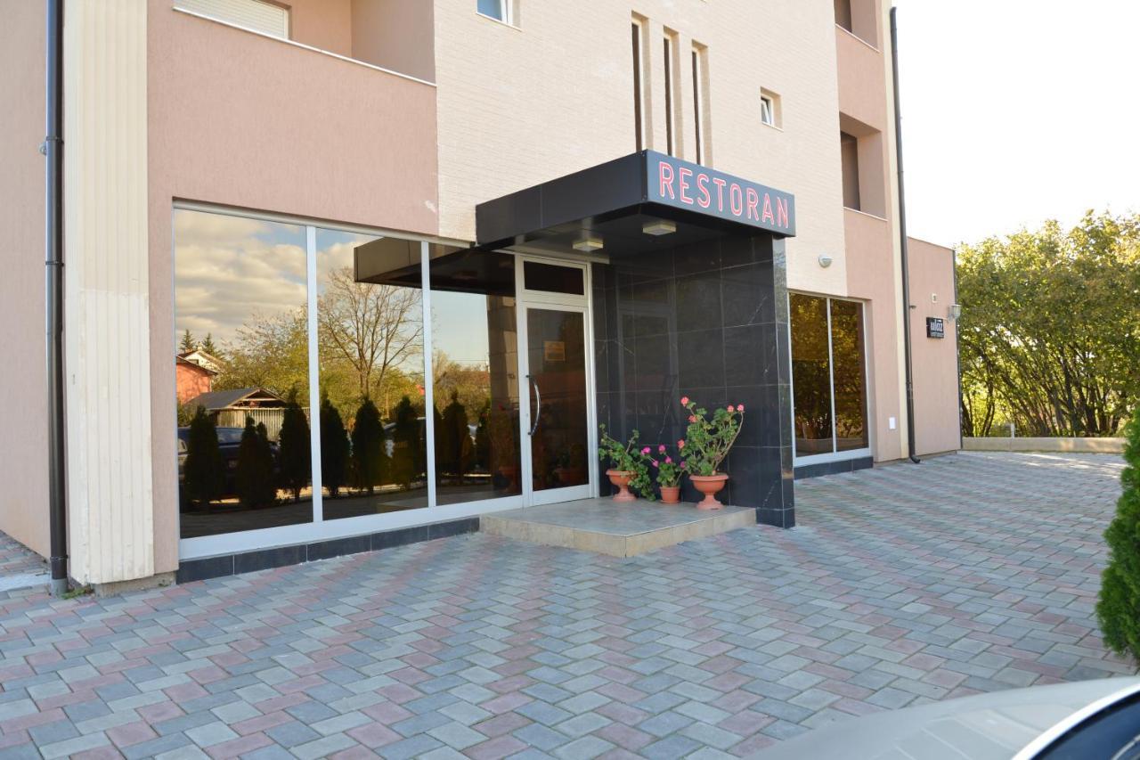 Hotel Konstantin Laplje Selo Exterior foto